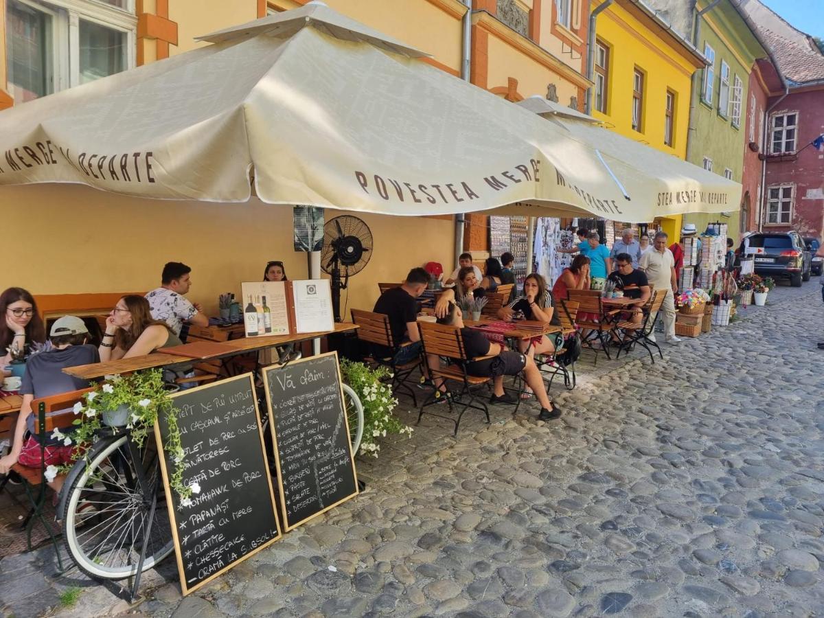 Casa La Strada Aparthotel Sighisoara Exterior photo